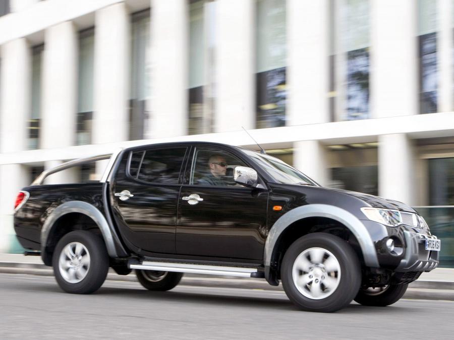  Mitsubishi L200 4Life Double Cab 2006 года  (UK) (фото 2 из 10)